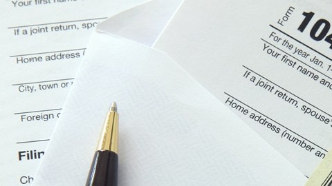 El Crédito Tributario por Ingress del Trabajo o EITC, en sus siglas en inglés, devolvió un promedio de $2,400 el año pasado a quienes lo solicitaron./Shutterstock