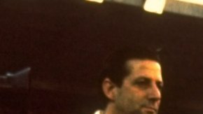1960:  El capitán de Alemania Occidental Franz Beckenbauer #5 saluda al capitán de Alemania Oriental.