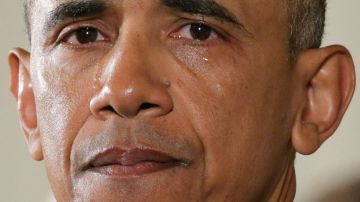 Las lágrimas le corren por las mejillas al recordar a las víctimas de la masacre de Sandy Hook, en la alocución pública de hoy 5 de enero decretando un paquete de medidas para el control de armas de fuego, en el Salón Este de la Casa Blanca.