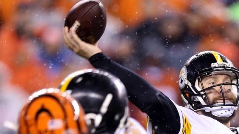 Ben Roethlisberger tiene una lesión en el hombro derecho, pero de todas maneras se espera que juegue el domingo en Denver.