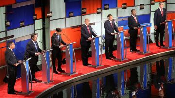 Los precandidatos republicanos participan en el primer debate de 2016, en North Charleston, Carolina del Sur.
