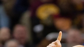 Stephen Curry anotó 35 puntos y ya no tuvo necesidad de jugar en el cuarto periodo contra Cleveland.