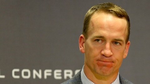 Peyton Manning es el hombre noticia del deporte. A 11 días del Super Bowl 50, la NFL inicia una investigación sobre el presunto envío de hormona de crecimiento humano (HGH) a la casa de los Manning.