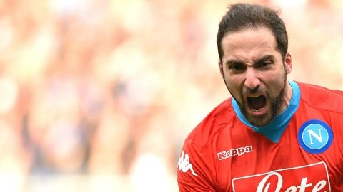 Gonzalo "Pipita" Higuaín, delantero argentino del Napoli. Foto: EFE.