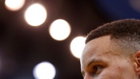 Stephen Curry, declarado fanático de los Panthers, está muy seguro de que Carolina ganará el Super Bowl.