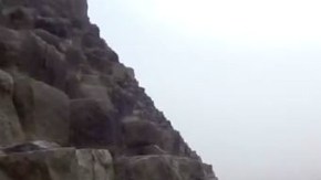 Andrej Cieselski escaló la Gran Pirámide de Guiza a plena luz del día para grabar las vistas desde la cima.