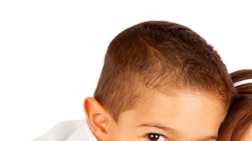 El fomentar el cariño, respeto y unidad entre los hermanos debe ser una de las prioridades de los padres dentro de la crianza de los hijos.