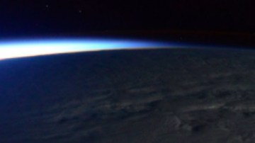 El astronauta Scott Kelly ha compartido con los internautas sus privilegiadas vistas desde la estación espacial donde lleva viviendo casi un año.