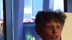 Restaurantes deben colocar un icono en forma de salero junto a los platos que contengan más de 2,300 miligramos de sal.