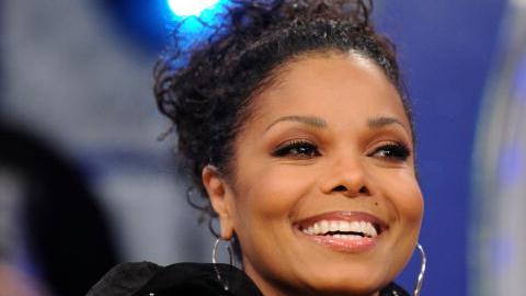 La cantante Janet Jackson asegura que está lista para seguir con su gira mundial tras operación.