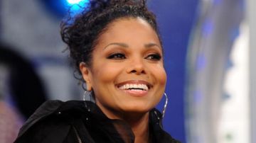 La cantante Janet Jackson asegura que está lista para seguir con su gira mundial tras operación.