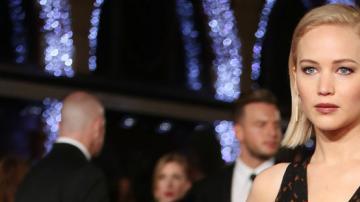 La guapa rubia posó con algunos vestidos, así como en ropa interior para la publicación.