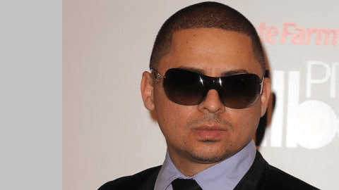 Larry Hernández no se arrepiente de haber cantado un narcocorrido sobre su famoso paisano.
