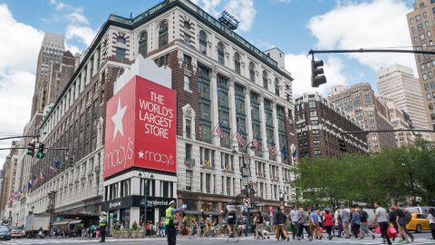 Los trabajadores de su tienda bandera en Manhattan serán de los que se unan a la protesta./Shutterstock