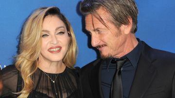 Madonna y Sean Penn se dedicaron miradas cómplices y caminaron de la mano en este evento solidario al que también asistieron los hijos de la cantante.