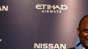 Patrick Vieira (Izq.) nuevo entrenador del NYCFC fue presentado este miércoles por Claudio Reyna (der.), director deportivo del equipo neoyorquino.