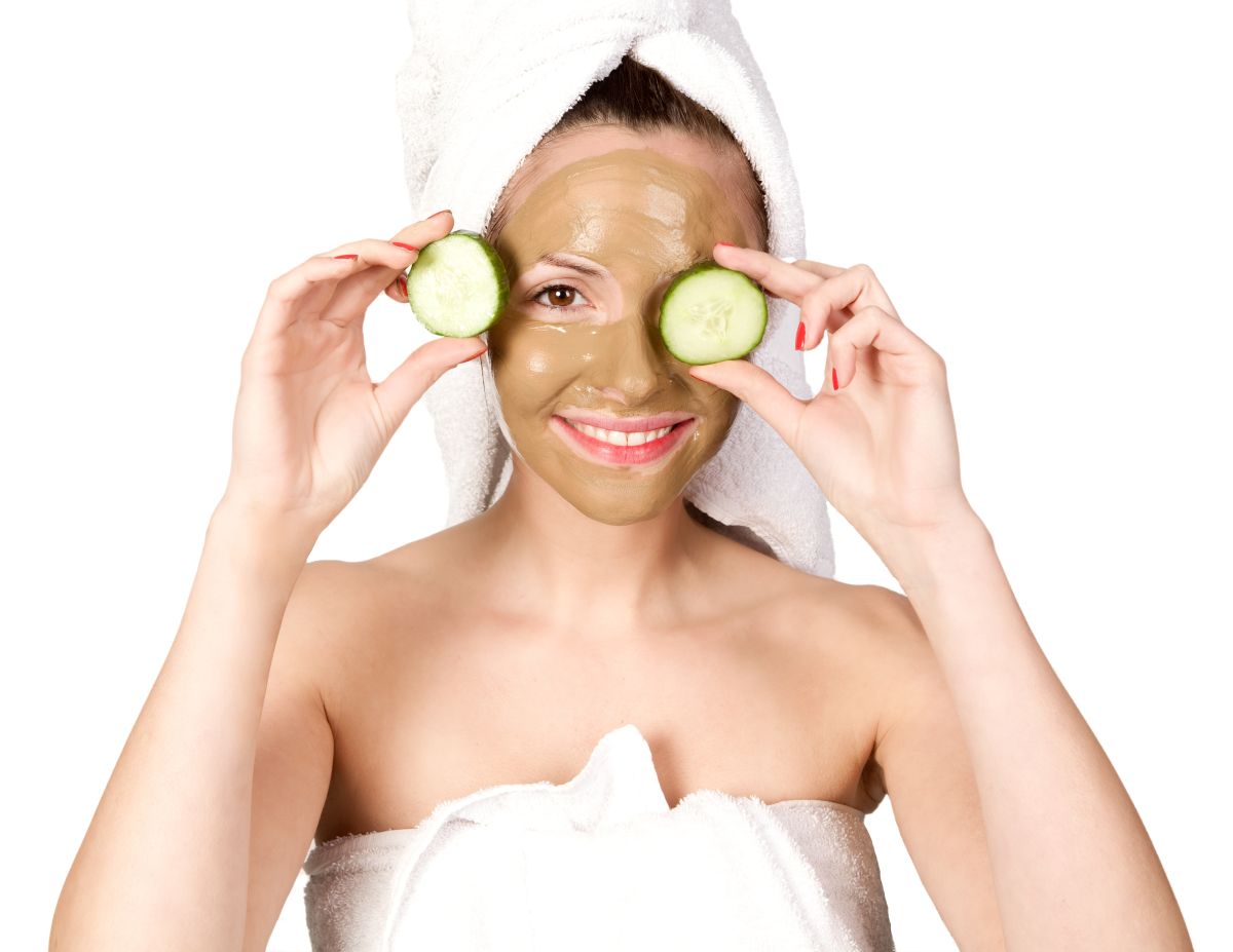 Con frutas y otros productos alimenticios se pueden preparar mascarillas naturales que resultan efectivas para humectar la piel.