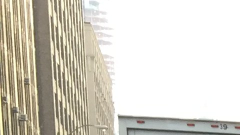 Los manifestantes realizaron actos de desobediencia civil sentándose en el suelo y bloqueando las calles alrededor del edificio federal.