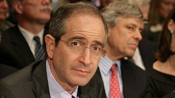 Representantes de NBC Universal y Comcast testificando ante el Senado en 2010 para que aprobaran la unión valorada en 30 mil millones de dólares.