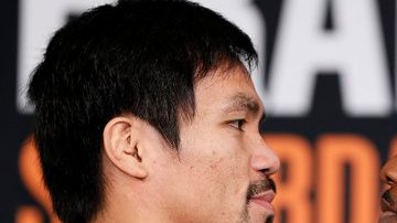 Manny Pacquiao y Tim Bradley cara a cara durante la presentación de su pelea.