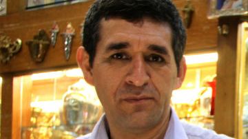 Ya comienza la fiebre por adquirir objetos alusivos a la visita papal.