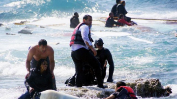 Al menos 41 personas perdieron la vida en dos naufragios en la costa de Grecia.