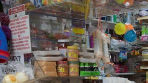 Latinos trabajan fuerte pero el sueldo no alcanza