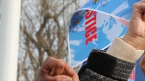 Activistas y familias inmigrantes piden al Tribunal Supremo que apoye los alivios migratorios.