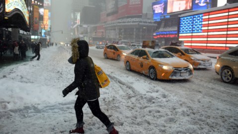 Los espectáculos en los cinco distritos se están cancelando a causa del temporal de nieve y viento, que empeora por momentos.