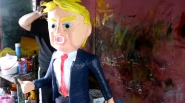 El artesano mexicano reconoce que a su familia no le gusta mucho que haga piñatas de políticos, por las posibles represalias. Donald Trump