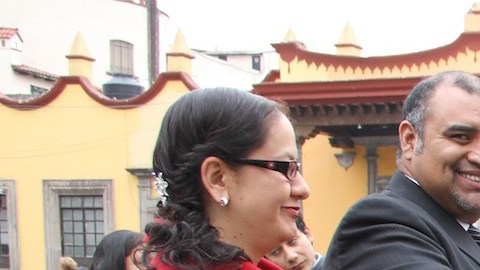 Una familia disfruta de la tamaliza en la Feria