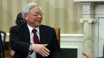 Obama recibió en la Casa Blanca, en 2015, al secretario general del Partido Comunista de Vietnam, Nguyen Phu Trong. (Getty Images)