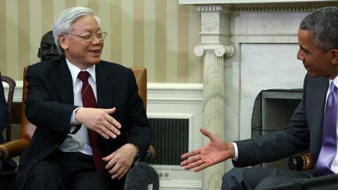 Obama recibió en la Casa Blanca, en 2015, al secretario general del Partido Comunista de Vietnam, Nguyen Phu Trong. (Getty Images)
