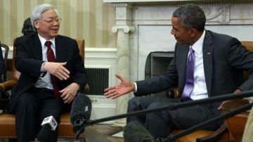 Obama recibió en la Casa Blanca, en 2015, al secretario general del Partido Comunista de Vietnam, Nguyen Phu Trong. (Getty Images)