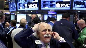 Wall Street volvió a cerrar ayer con fuertes pérdidas./Efe