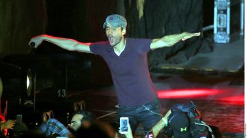 Los fanáticos de Enrique mostraron su disgusto por el poco tiempo que actuó.