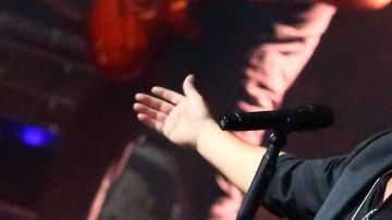 Las seguidoras fueron supuestamente empujadas por guardaespaldas de un asistente durante el show.