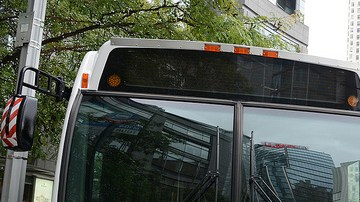 Una mujer de East Harlem presuntamente se robó un bus de la MTA luego de que le pidieran que dejara de fumar dentro del vehículo.