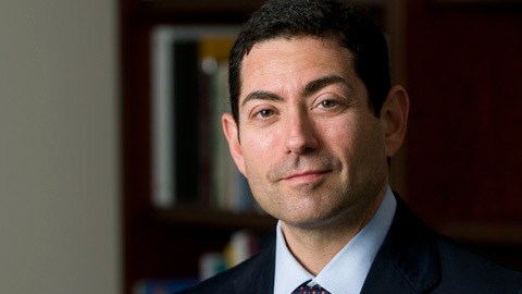 Mariano Florentino Cuellar, de 43 años, juez de la Corte Suprema de California, comienza a ser mencionado entre la lista de los que podrían optar al Tribunal Supremo de la Nación