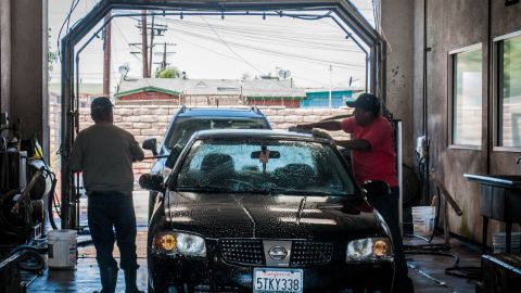 Hay varios locales de lavado de autos que siguen explotando a sus empleados