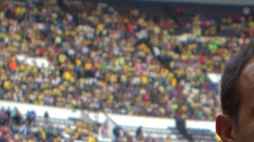 A pesar de su cargo público, el ex jugador Cuauhtémoc Blanco volverá a jugar profesionalmente con el América en un partido oficial.