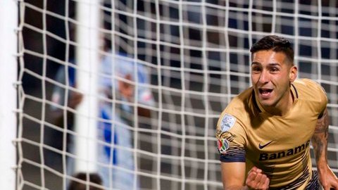 Ismael Sosa y el festejo del primer gol de Pumas ante Emelec en la Copa Libertadores.