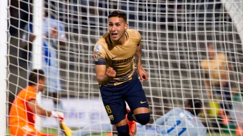 Ismael Sosa y el festejo del primer gol de Pumas ante Emelec en la Copa Libertadores.