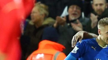 Jamie Vardy anda imparable en la Premier y el Leicester también.