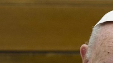 El Papa Francisco fue 'coronado' por el CMB.