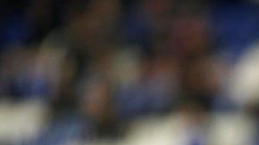 Diego Reyes festeja el cuarto gol de su equipo en la goleada 0-5 de la Real Sociedad sobre el Espanyol.