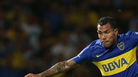 Carlos Tevez, nuevamente salva a Boca y a su técnico.