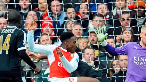 Danny Welbeck le dio aire al Arsenal con su gol al filo del final.