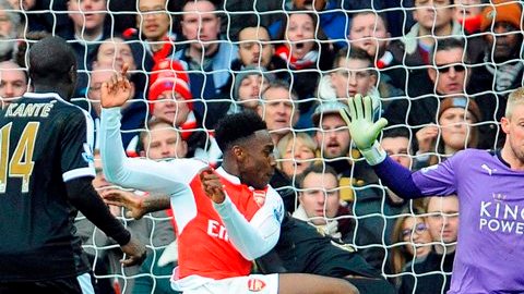 Danny Welbeck le dio aire al Arsenal con su gol al filo del final.