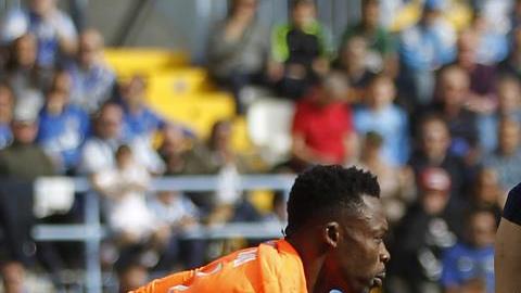 Kameni y Cristiano tras la falla del segundo desde el manchón penal.